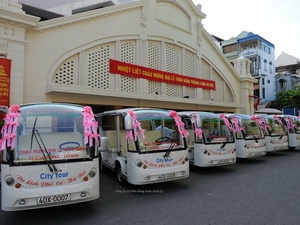 Hanoi lancement de circuits touristiques dans le quartier français en voiture électrique